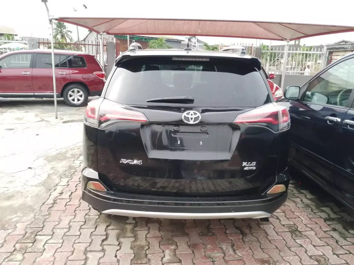 Toyota RAV 4   - 2015