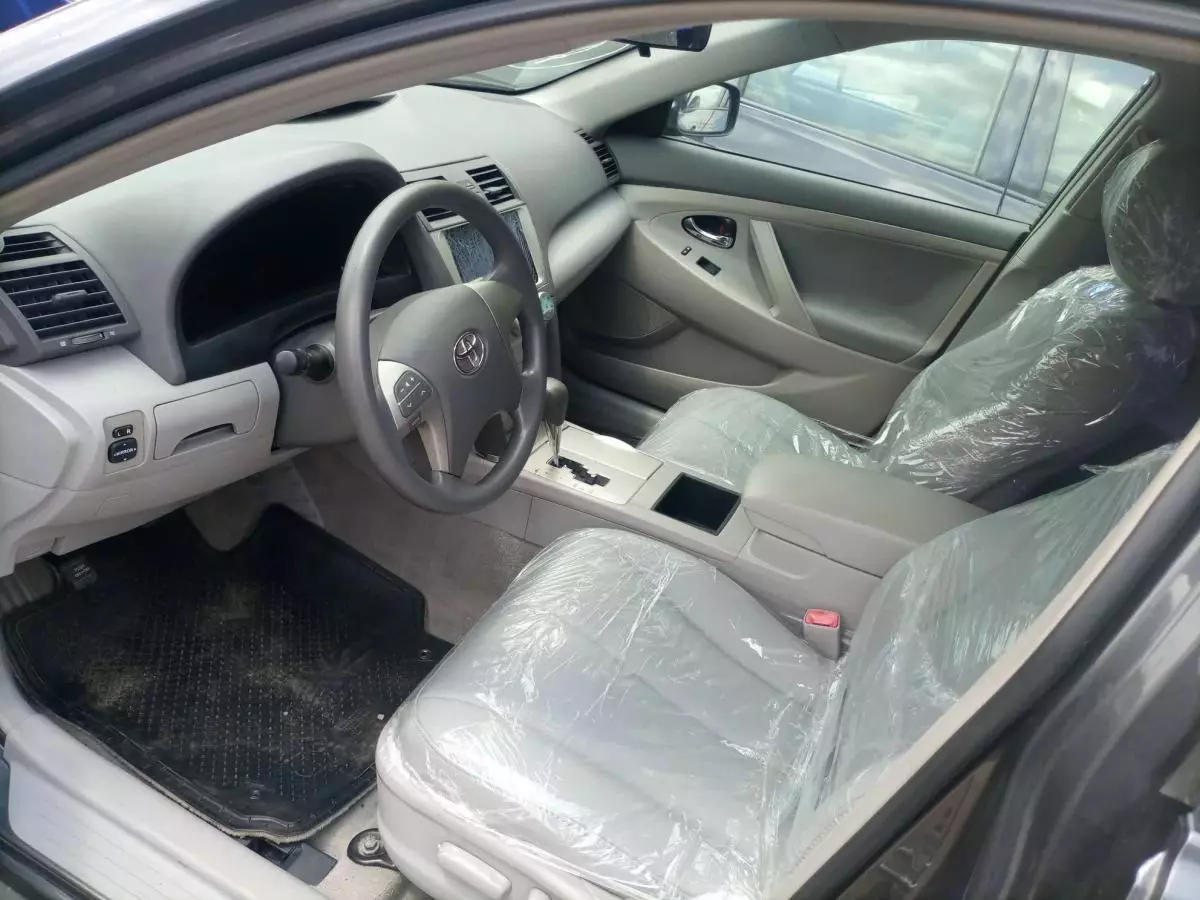 Toyota Camry - 2009