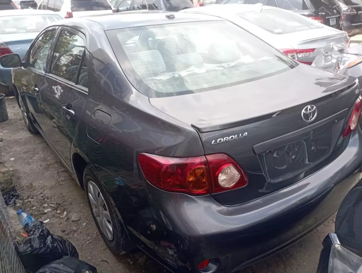 Toyota Corolla   - 2010