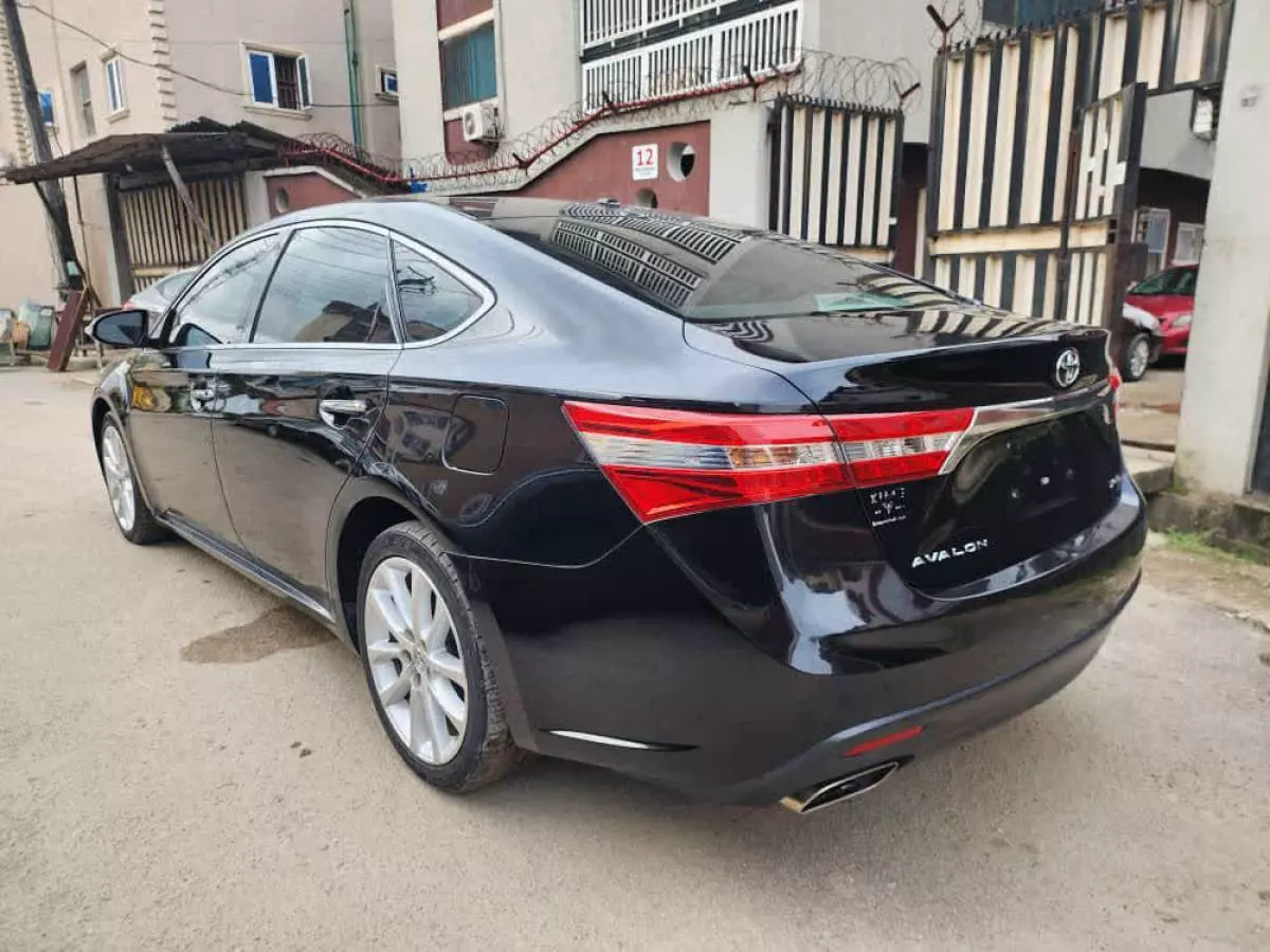 Toyota Avalon   - 2013