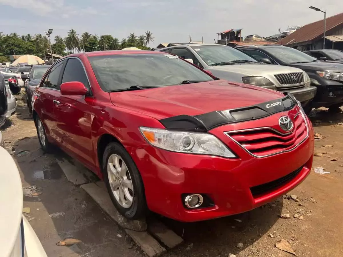 Toyota Camry   - 2011