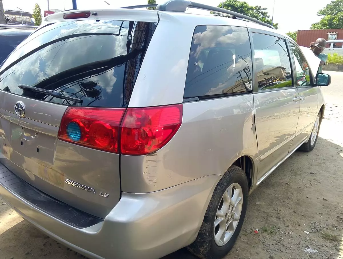 Toyota Sienna   - 2008