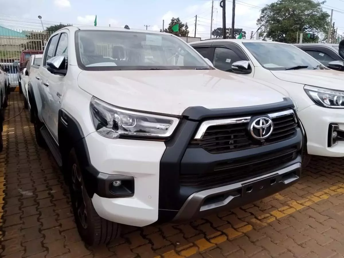 Toyota Hilux   - 2023