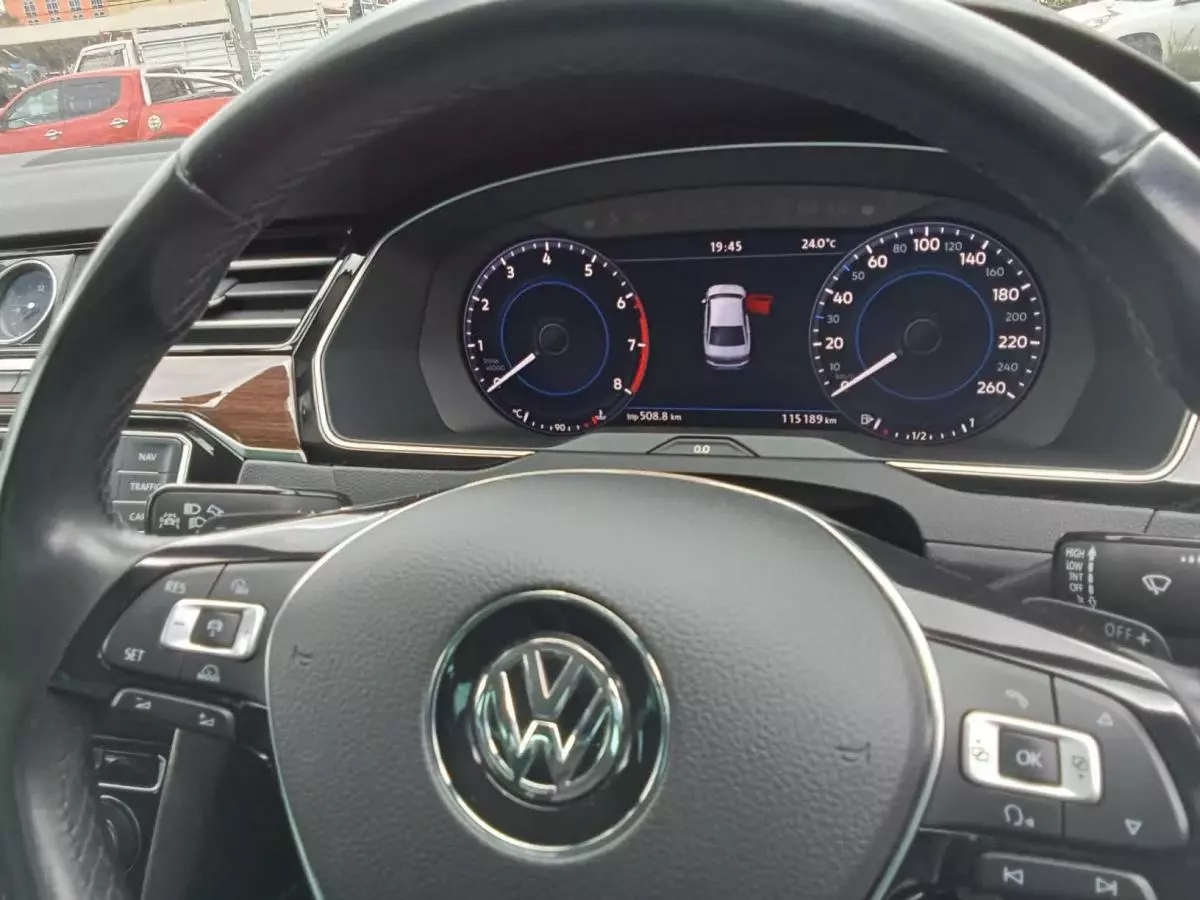 Volkswagen Passat   - 2017