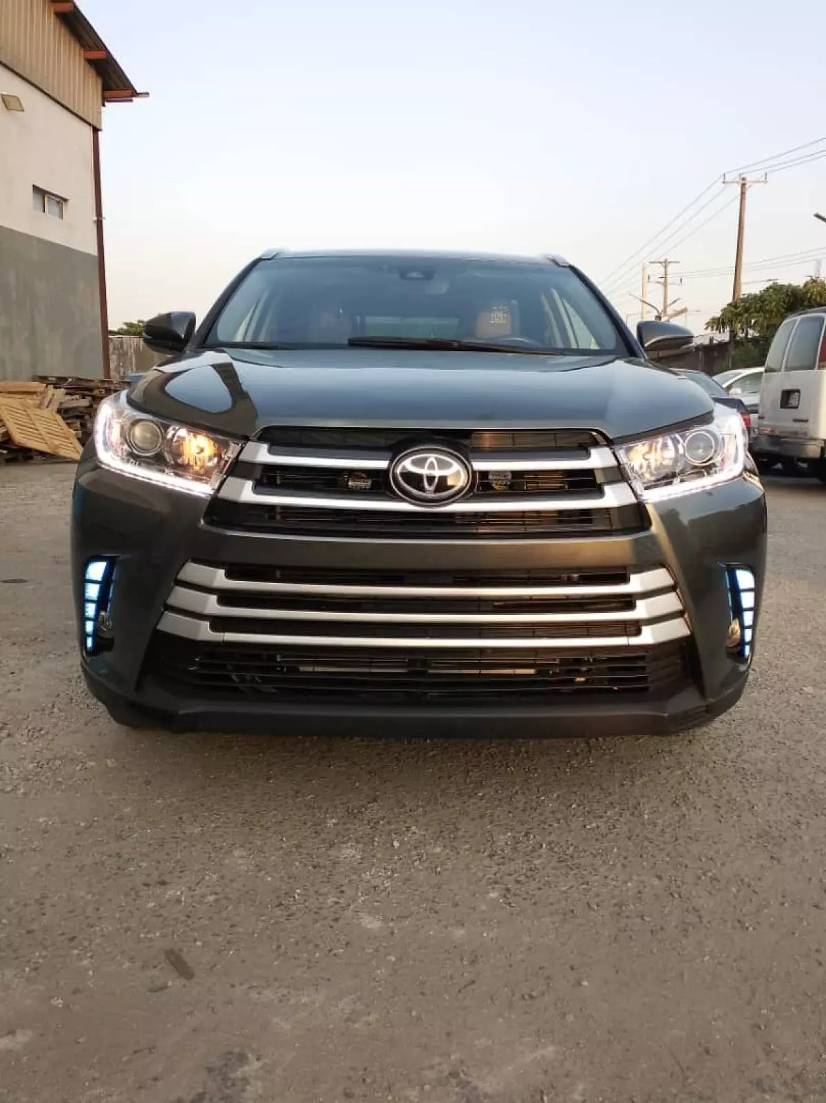 Toyota Highlander   - 2018