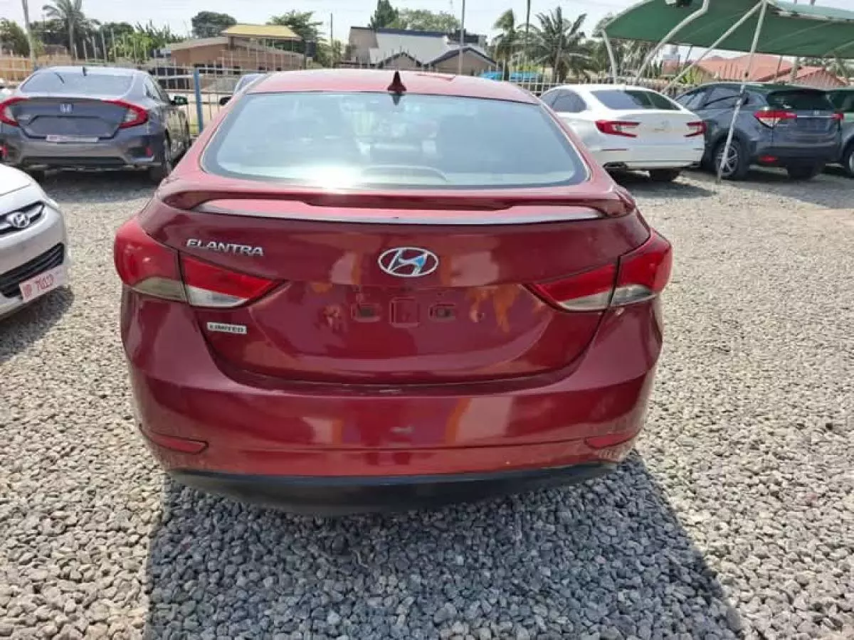 Hyundai Elantra   - 2013