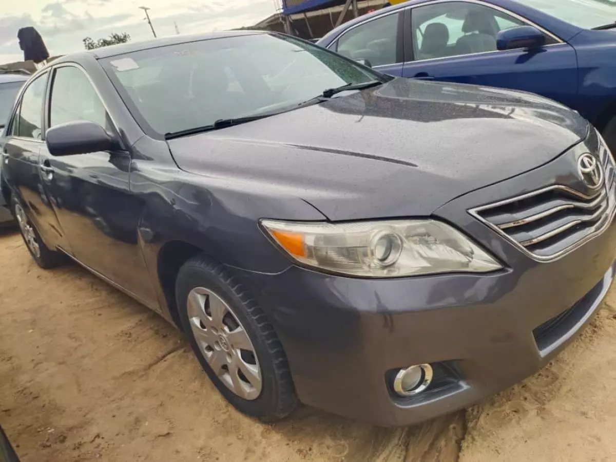 Toyota Camry   - 2011