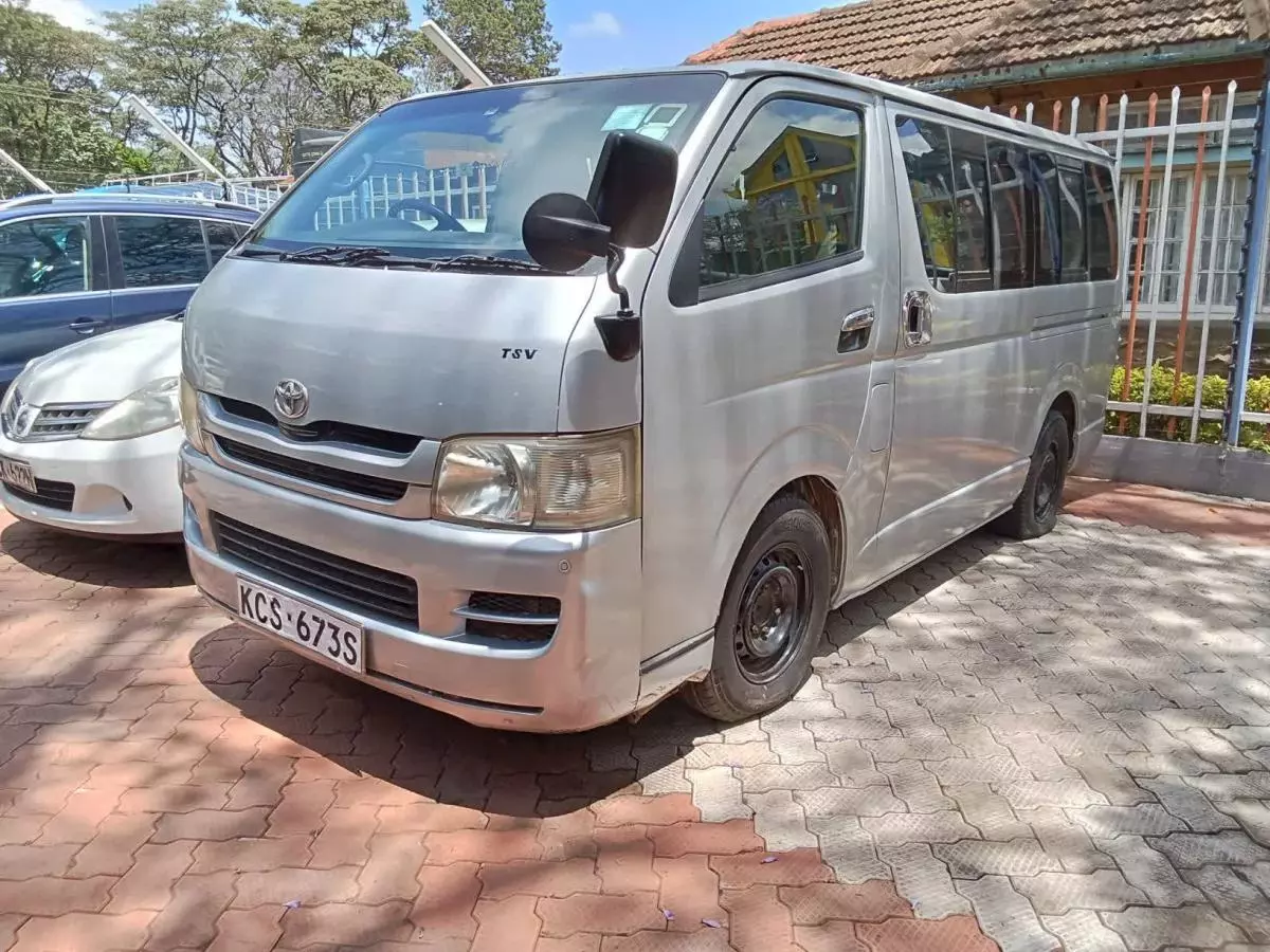 Toyota Hiace   - 2011