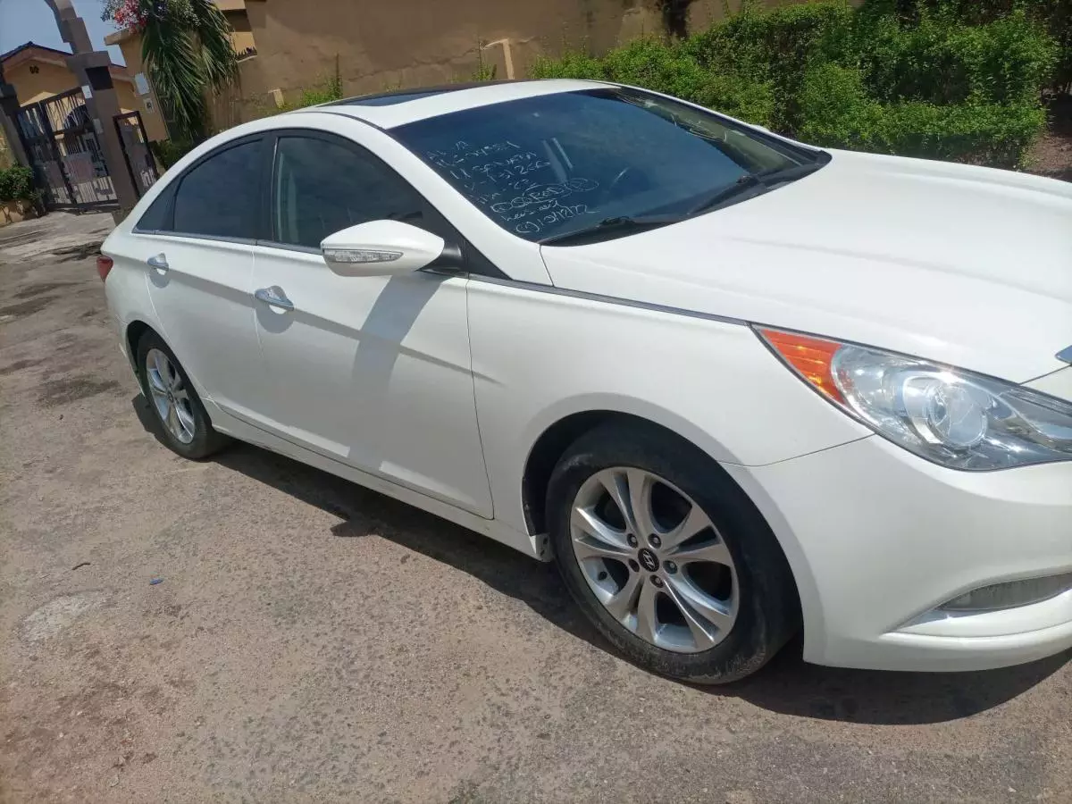 Hyundai Sonata - 2011