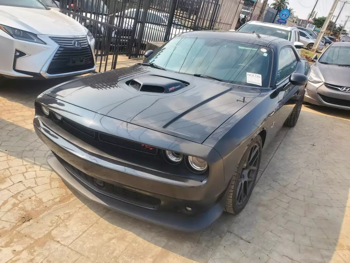 Dodge Challenger   - 2016