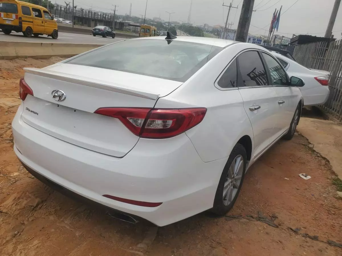 Hyundai Sonata   - 2016