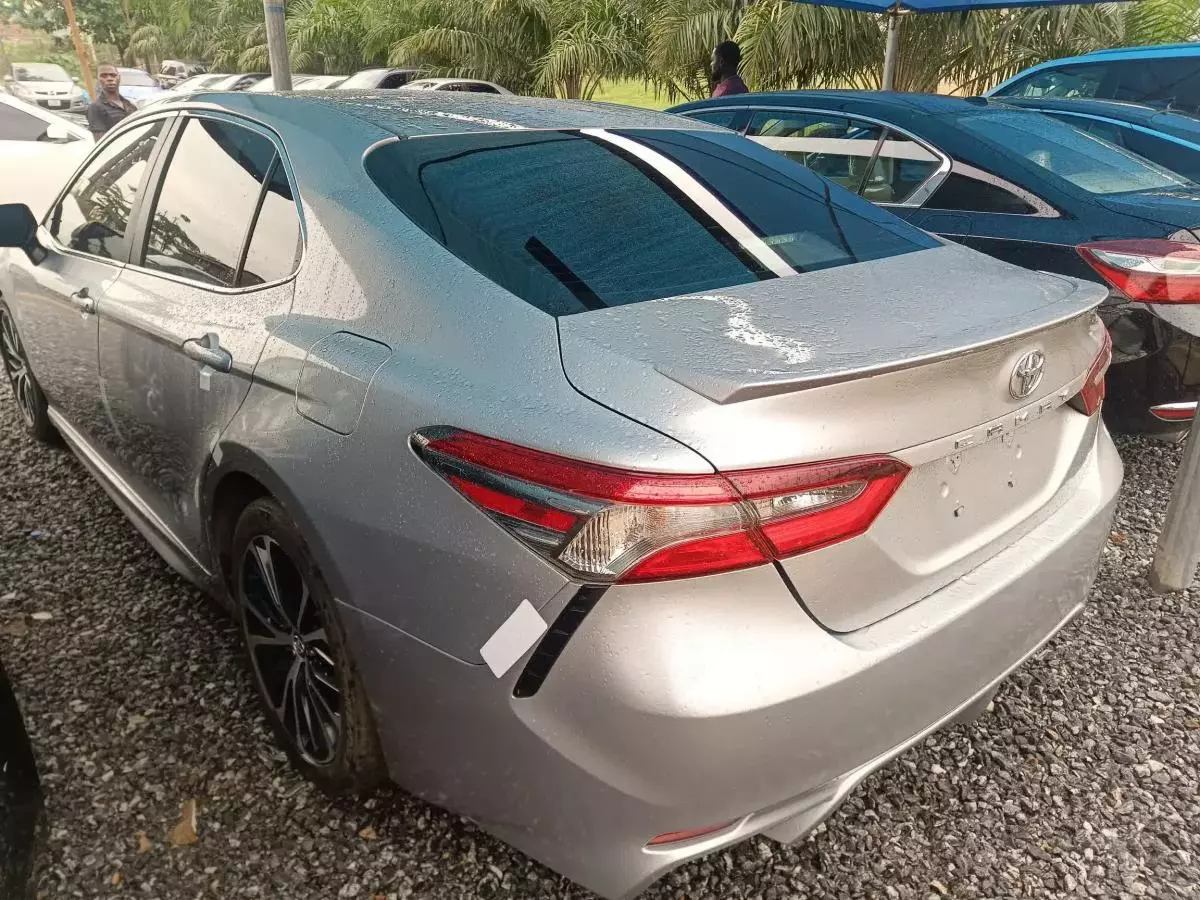 Toyota Camry   - 2018