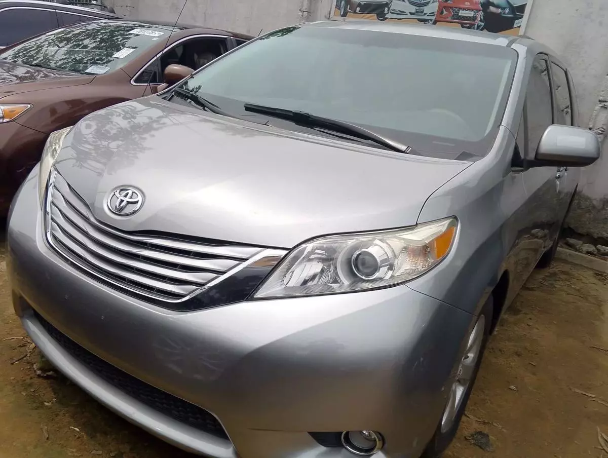 Toyota Sienna   - 2012