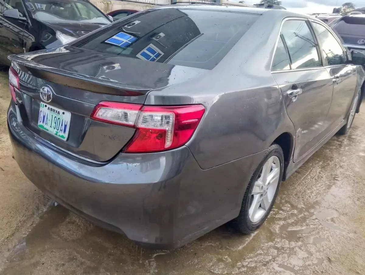 Toyota Camry   - 2012