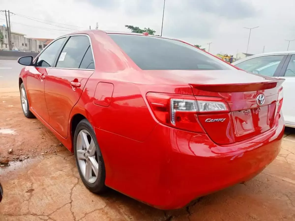 Toyota Camry   - 2014