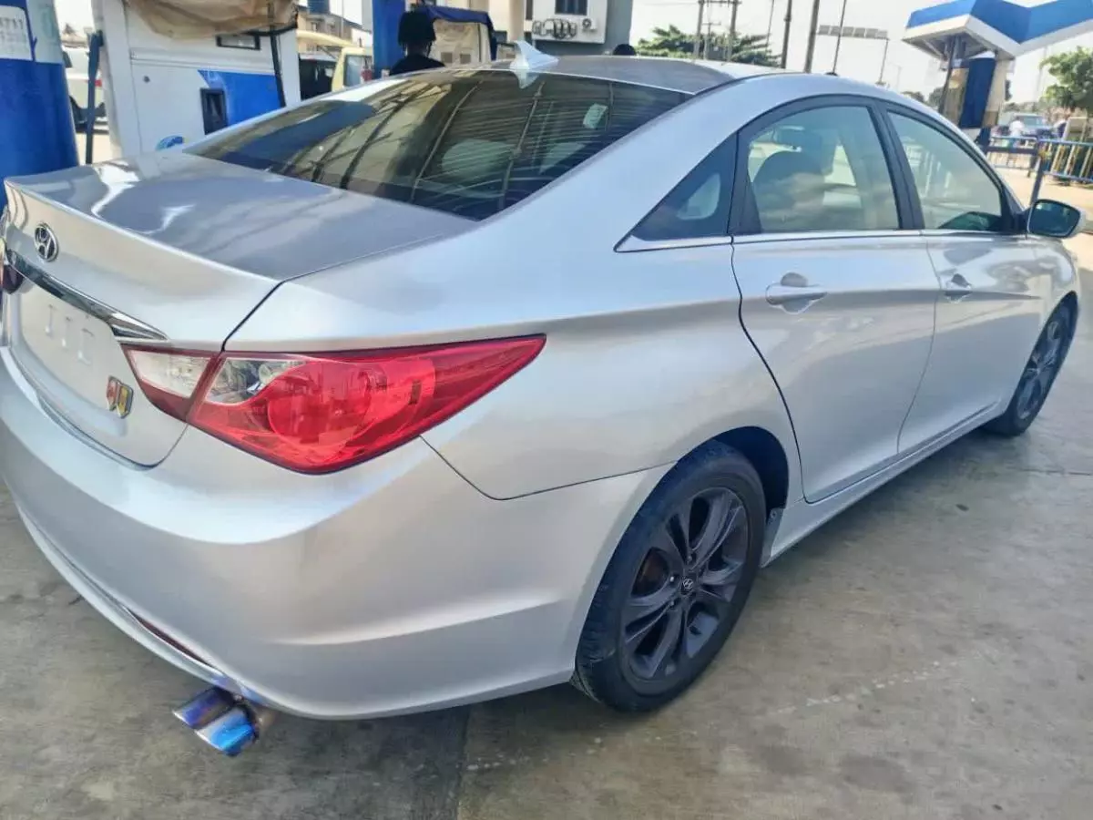 Hyundai Sonata   - 2013