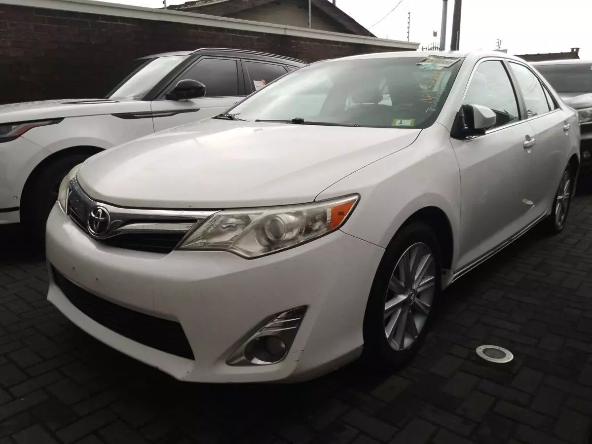 Toyota Camry   - 2013