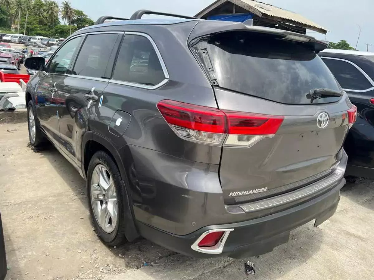 Toyota Highlander   - 2014