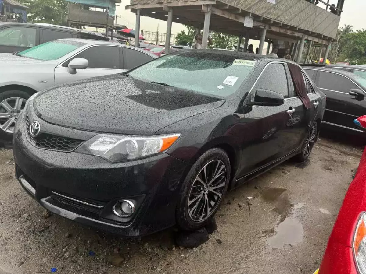 Toyota Camry   - 2012