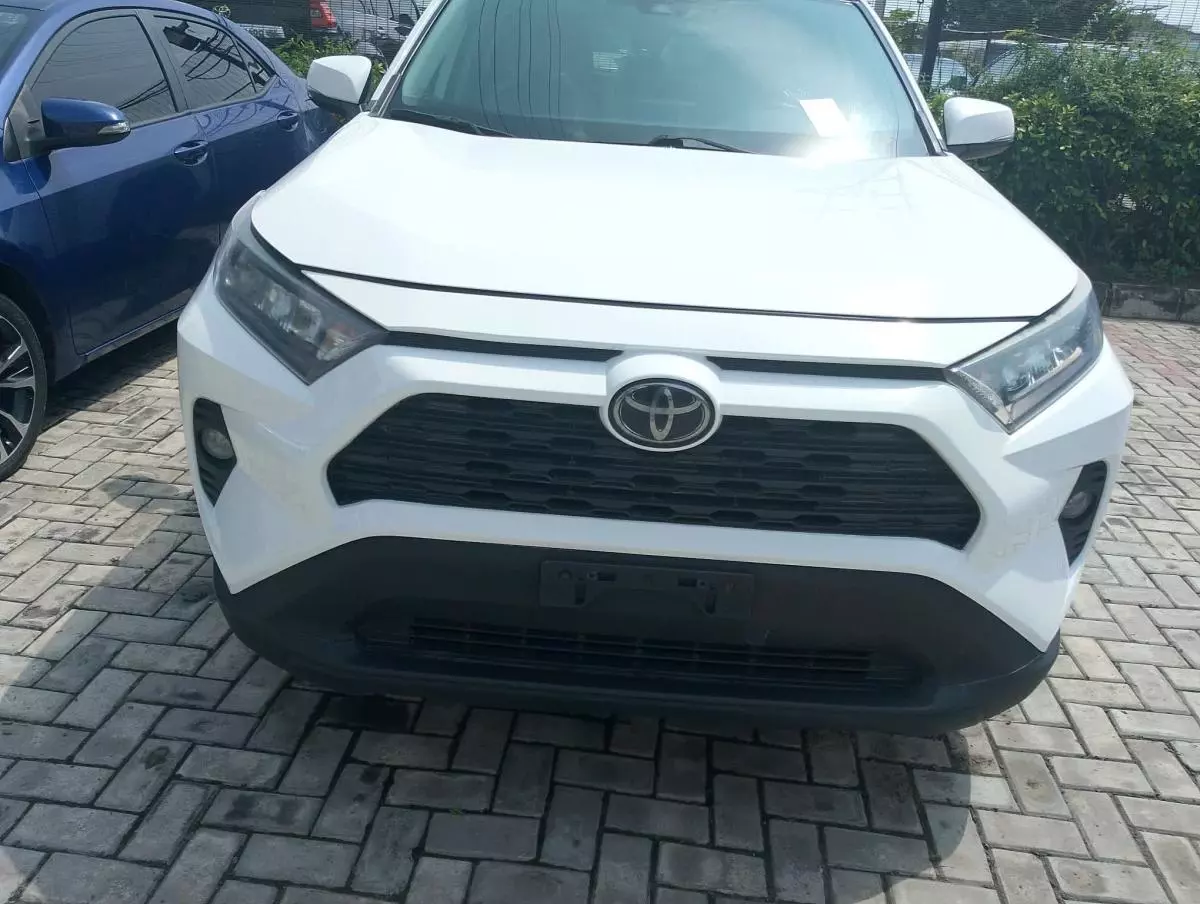 Toyota RAV4   - 2019