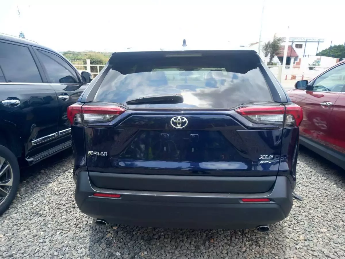 Toyota RAV 4   - 2021