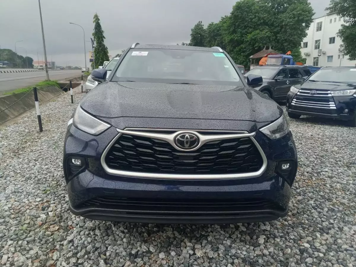 Toyota Highlander   - 2021