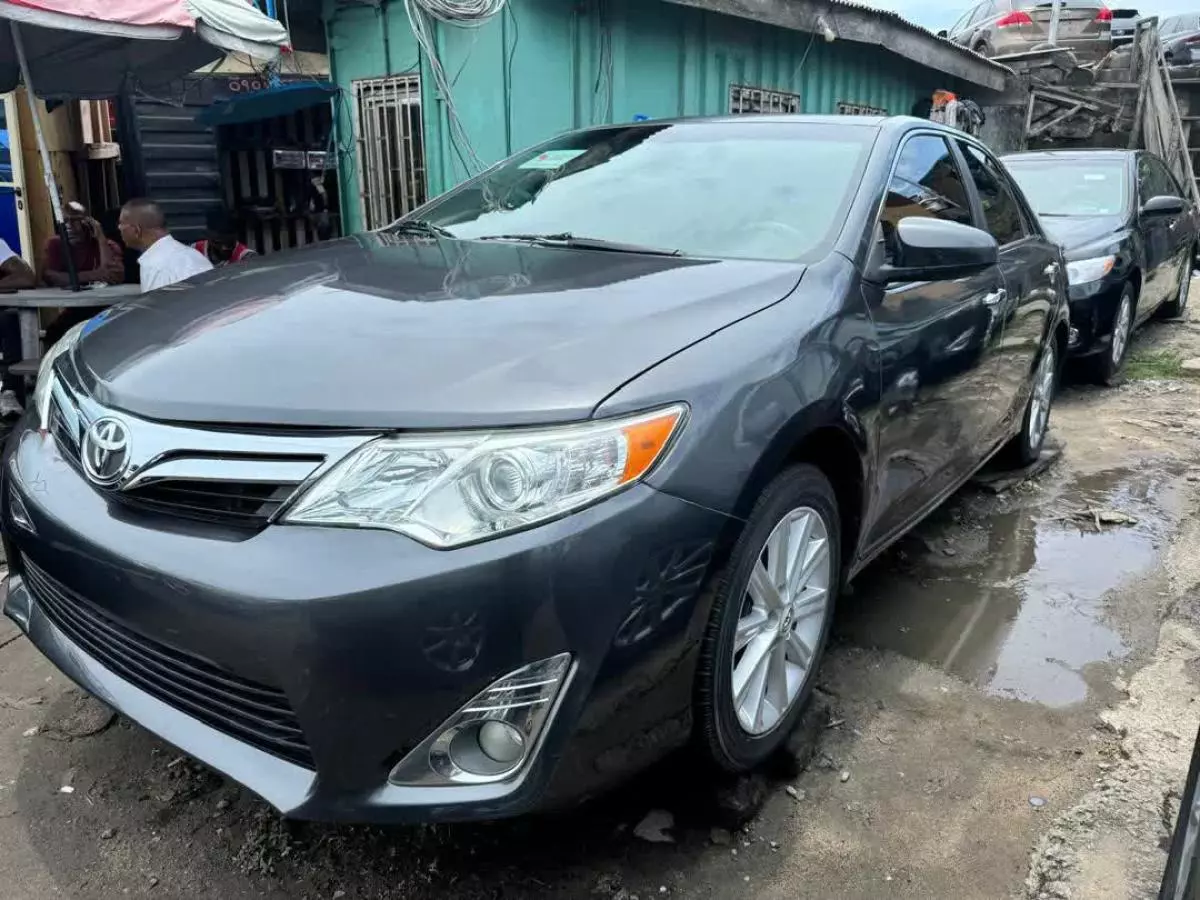 Toyota Camry   - 2012