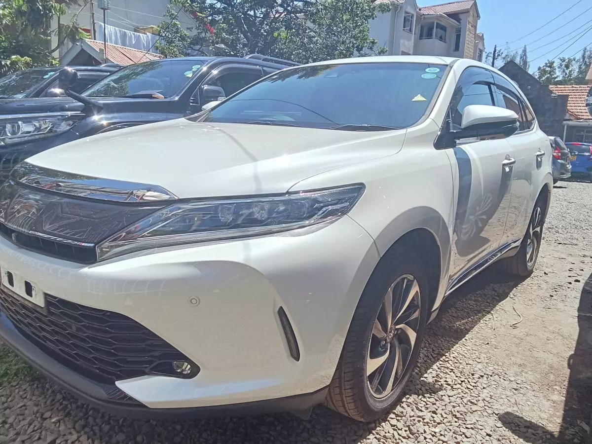 Toyota Harrier   - 2017