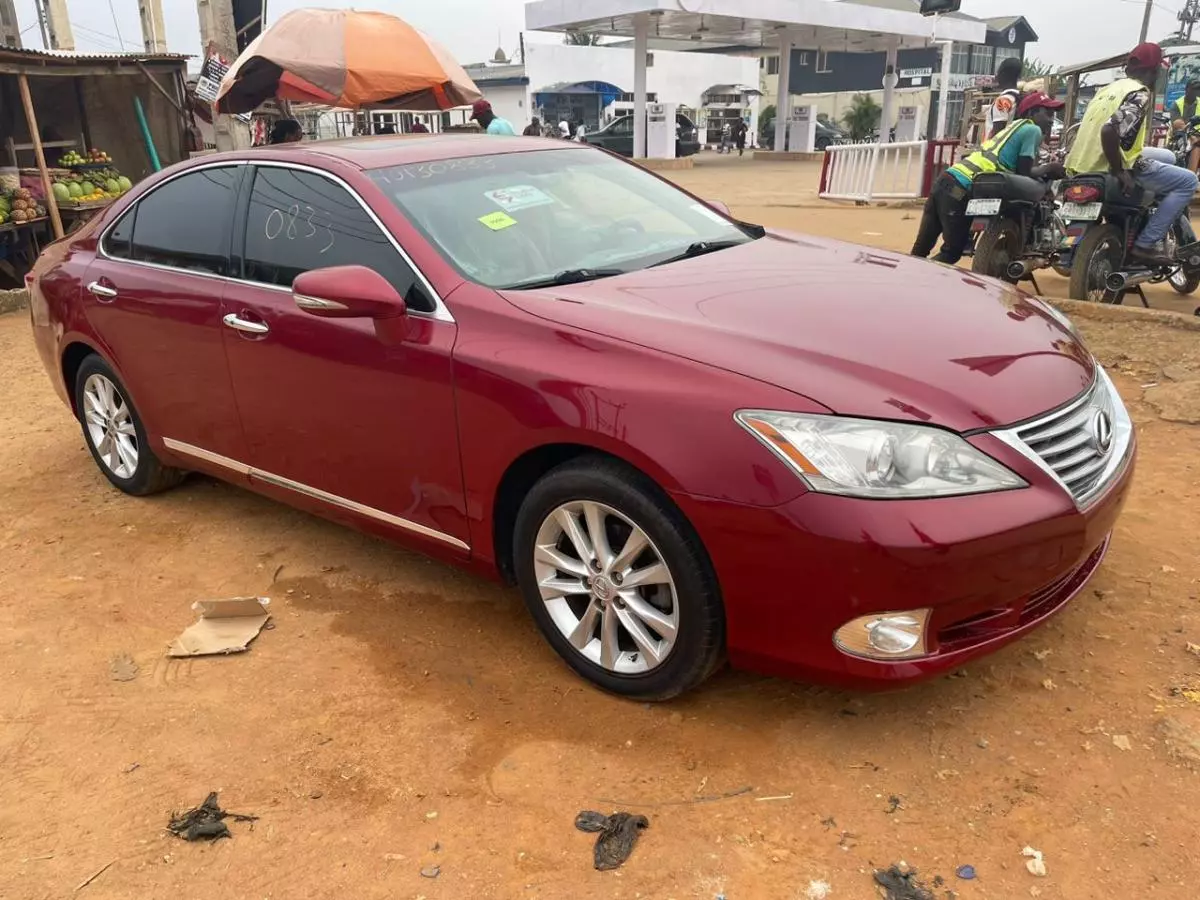 Lexus ES 350   - 2010