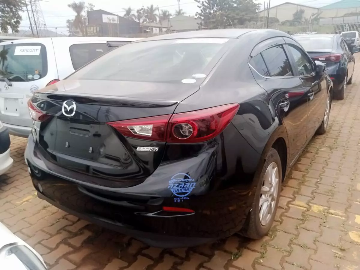 Mazda Axela    - 2015