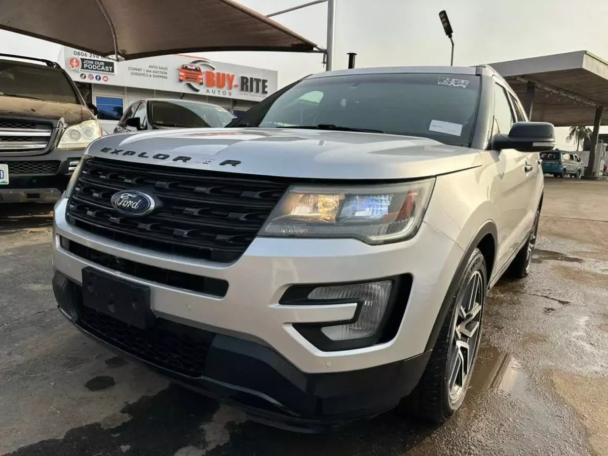 Ford Explorer   - 2017