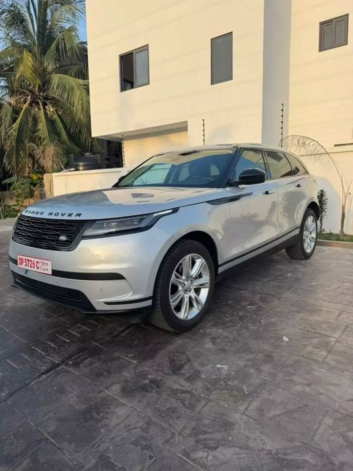 Land Rover Range Rover Velar   - 2024