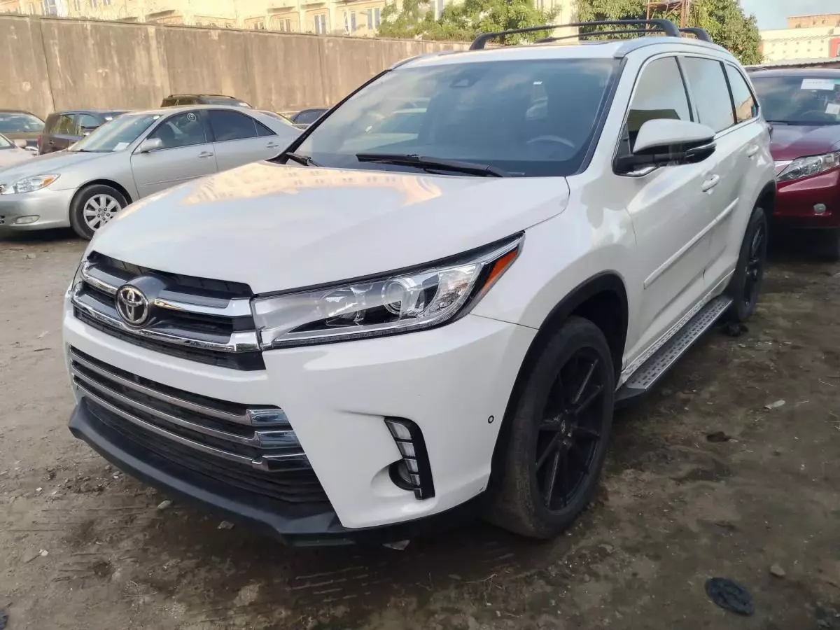 Toyota Highlander   - 2017