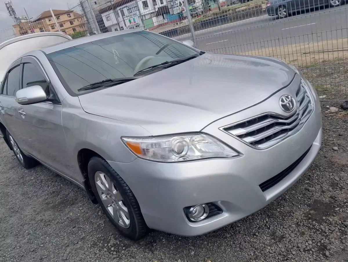 Toyota Camry   - 2010