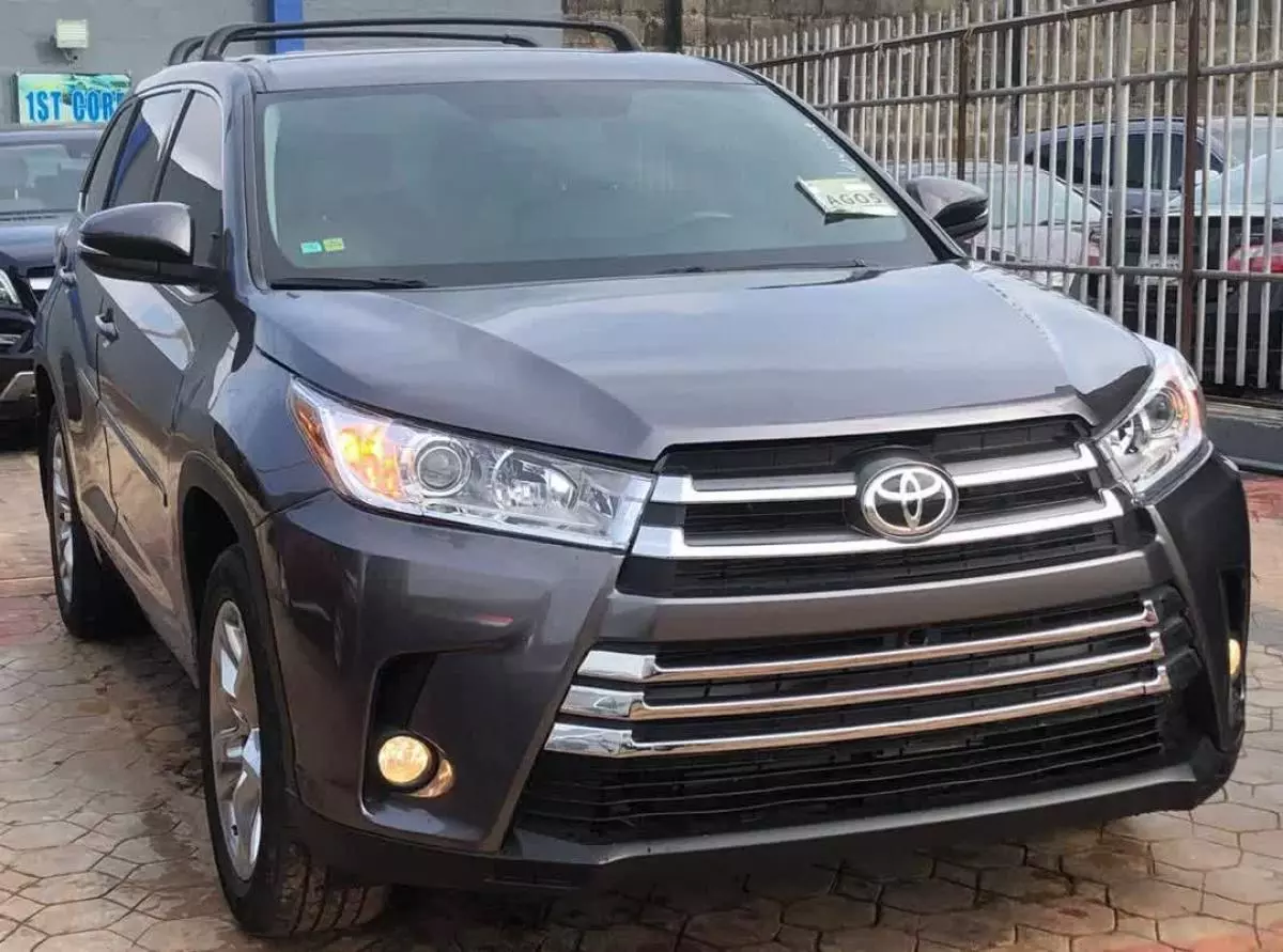 Toyota Highlander   - 2016