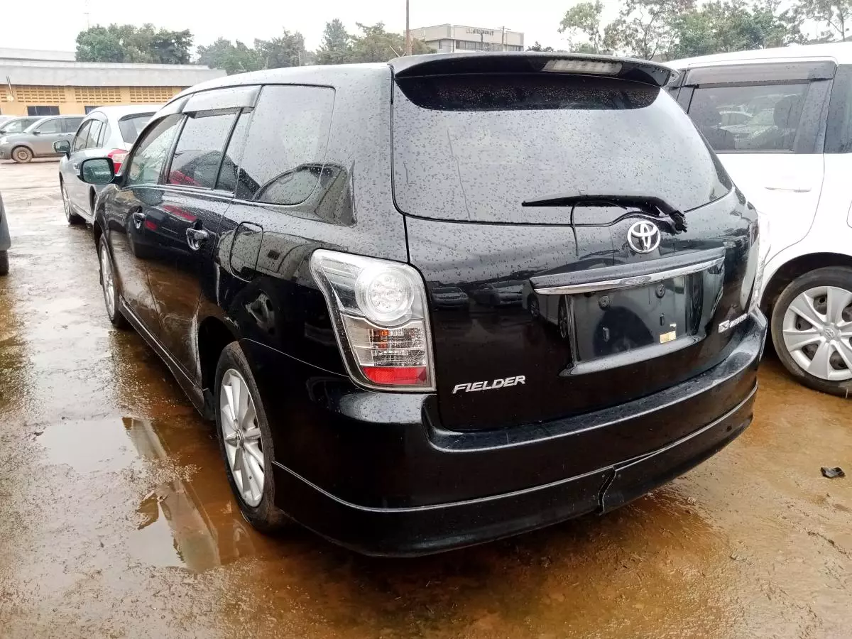 Toyota Fielder    - 2009