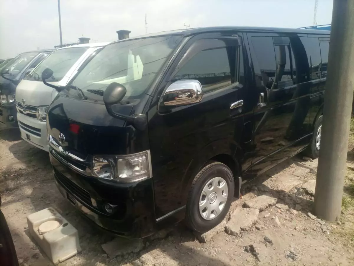 Toyota Hiace   - 2009