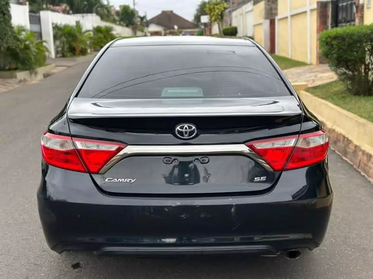 Toyota Camry   - 2016