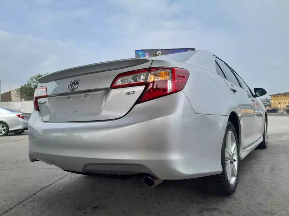 Toyota Camry   - 2012