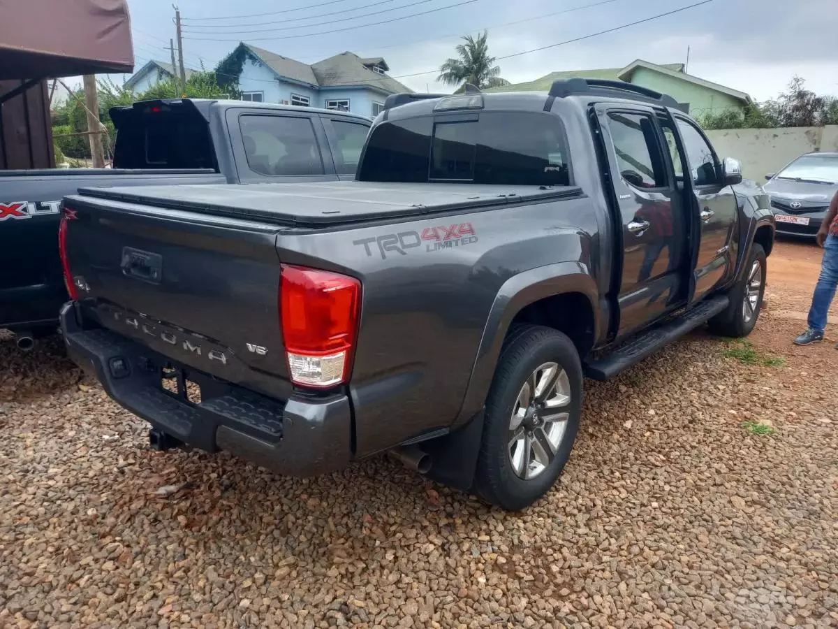 Toyota Tacoma   - 2019