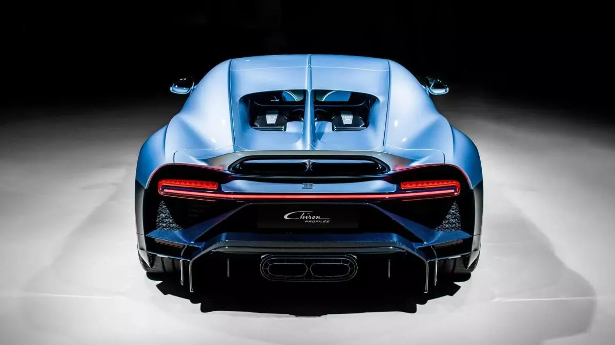 Bugatti Chiron   - 2017