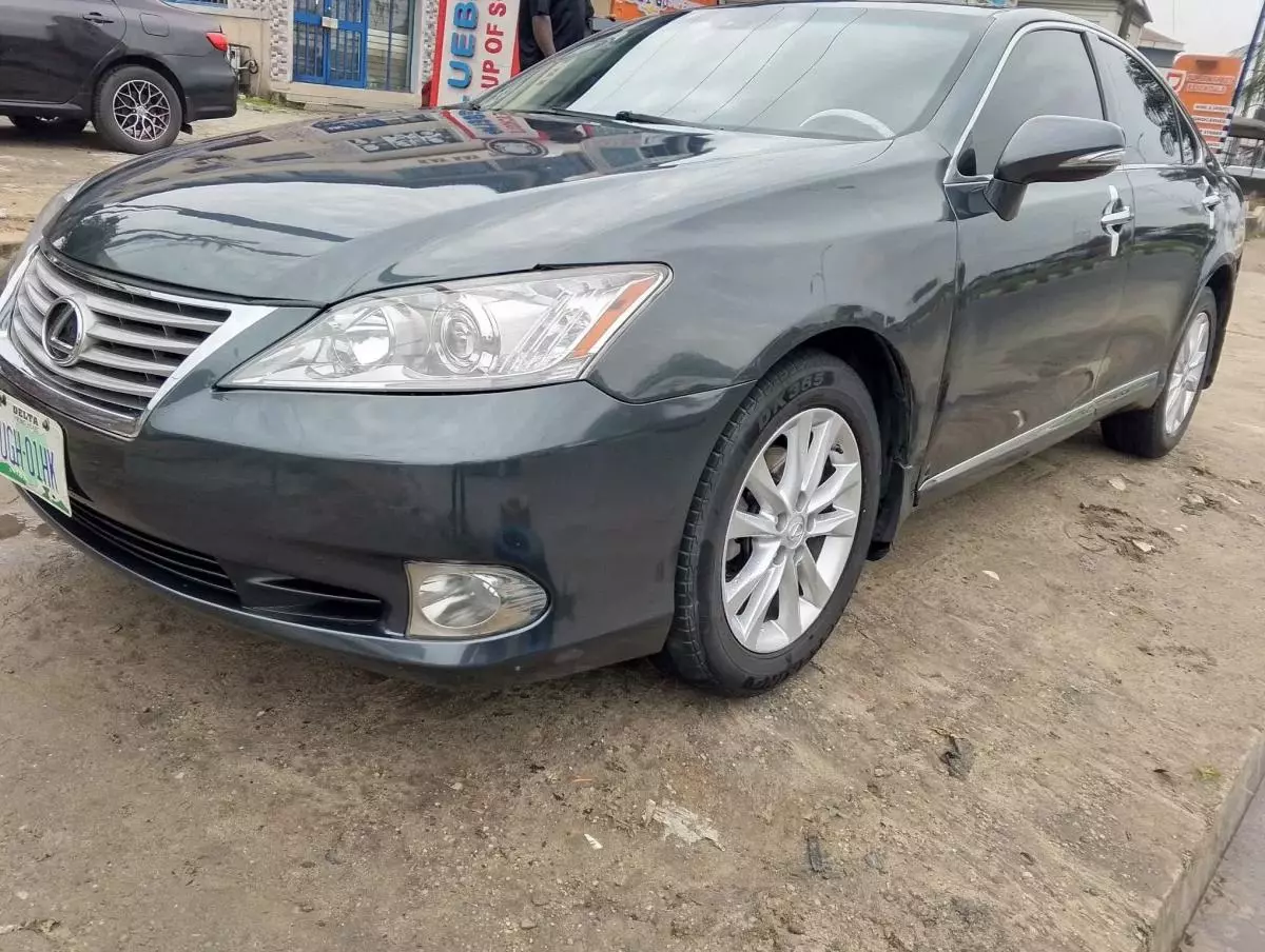 Lexus ES 350   - 2010