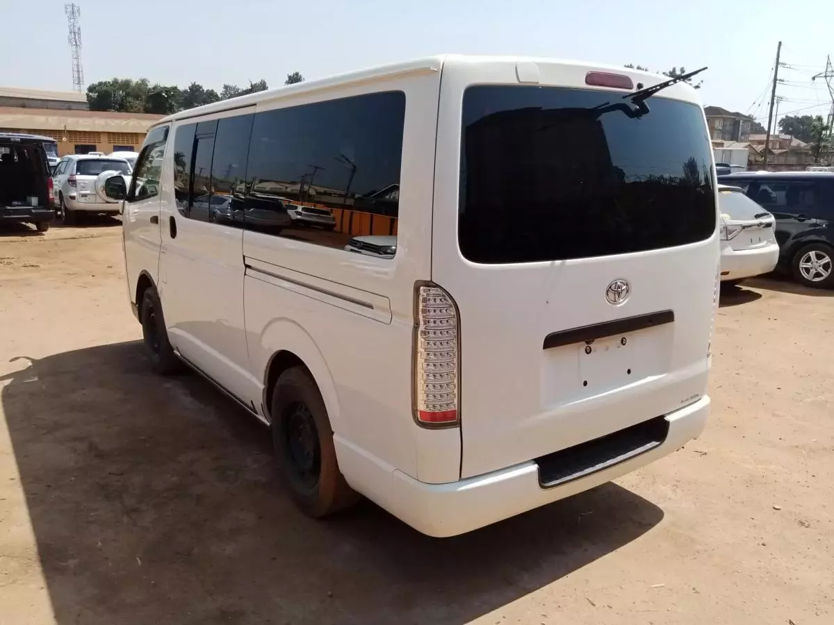 Toyota Hiace   - 2012