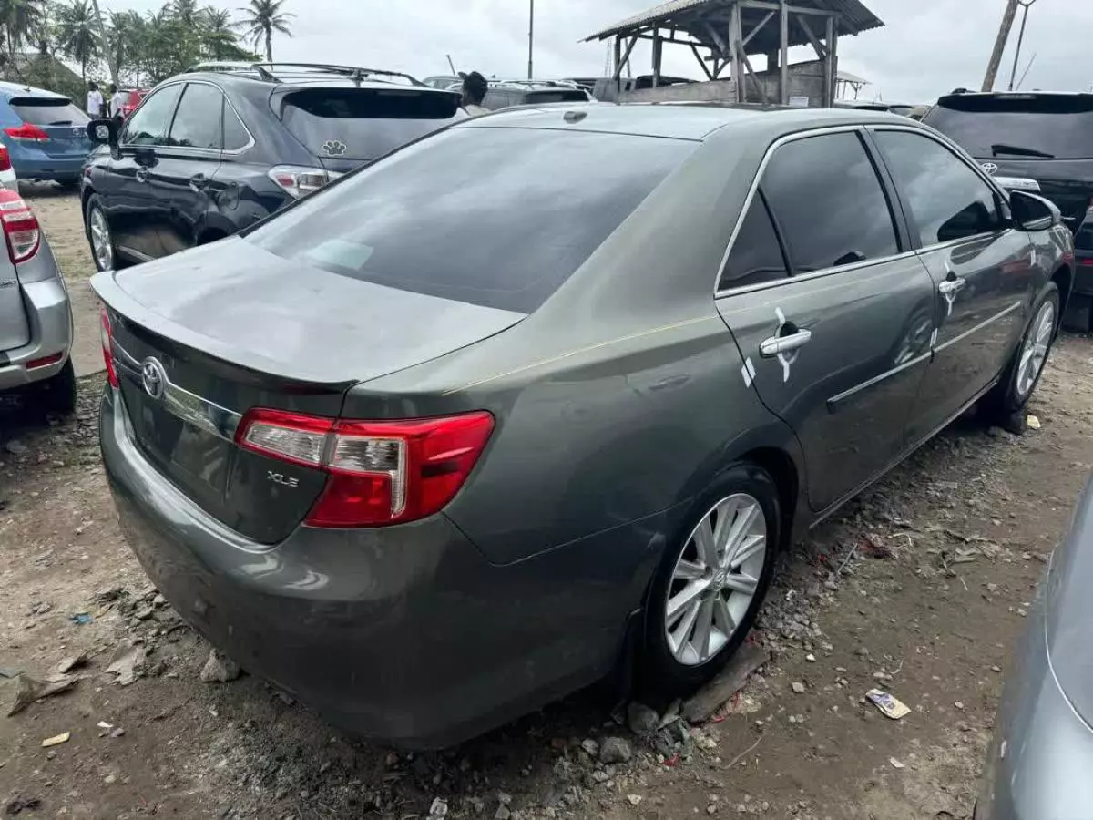 Toyota Camry   - 2014