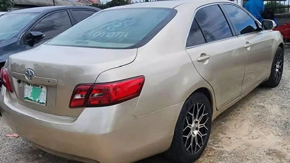 Toyota Camry   - 2009