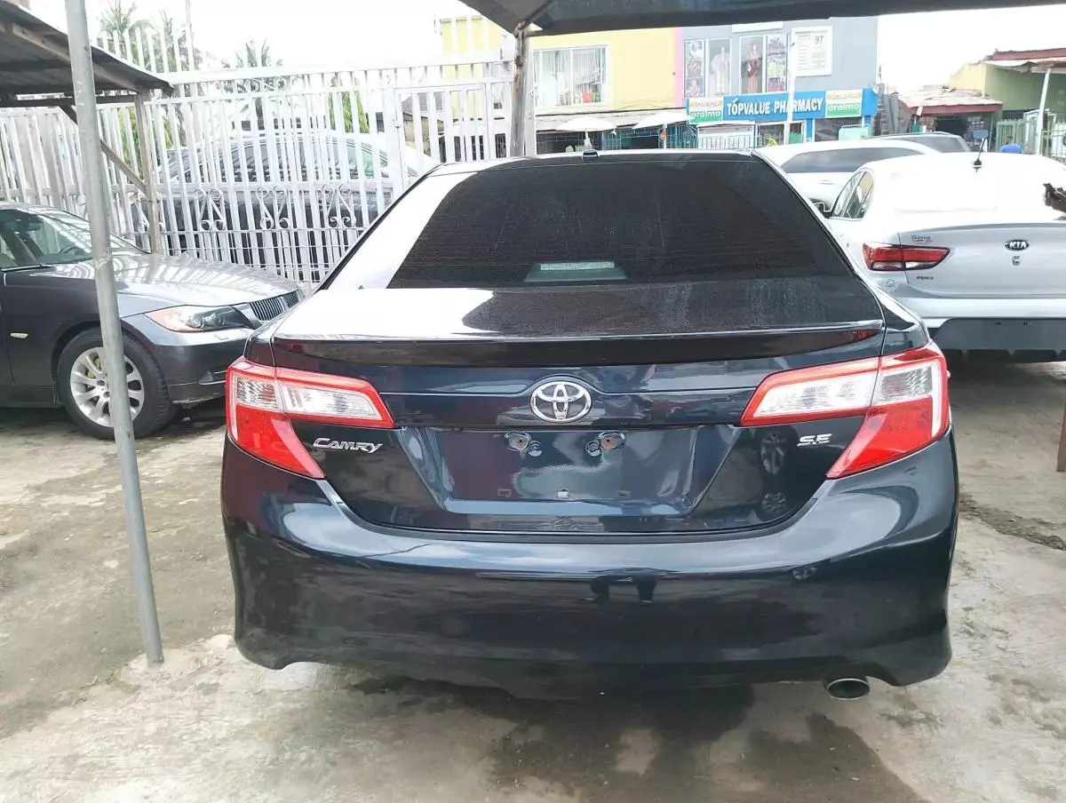 Toyota Camry   - 2013