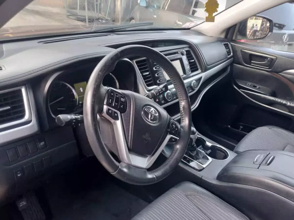 Toyota Highlander   - 2014