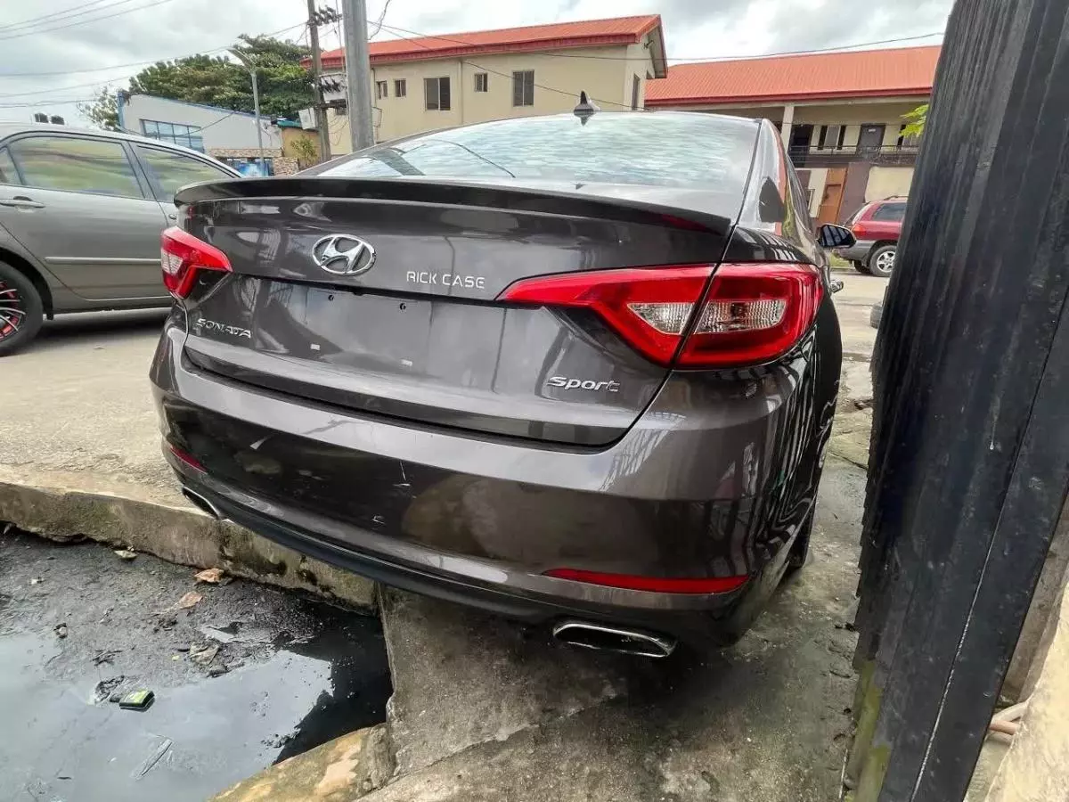 Hyundai Sonata   - 2015