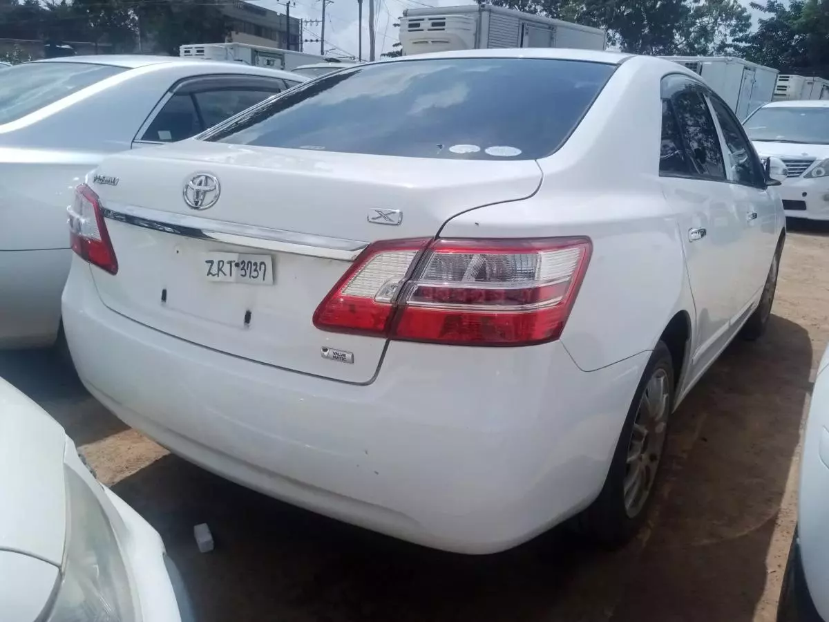 Toyota Premio    - 2010