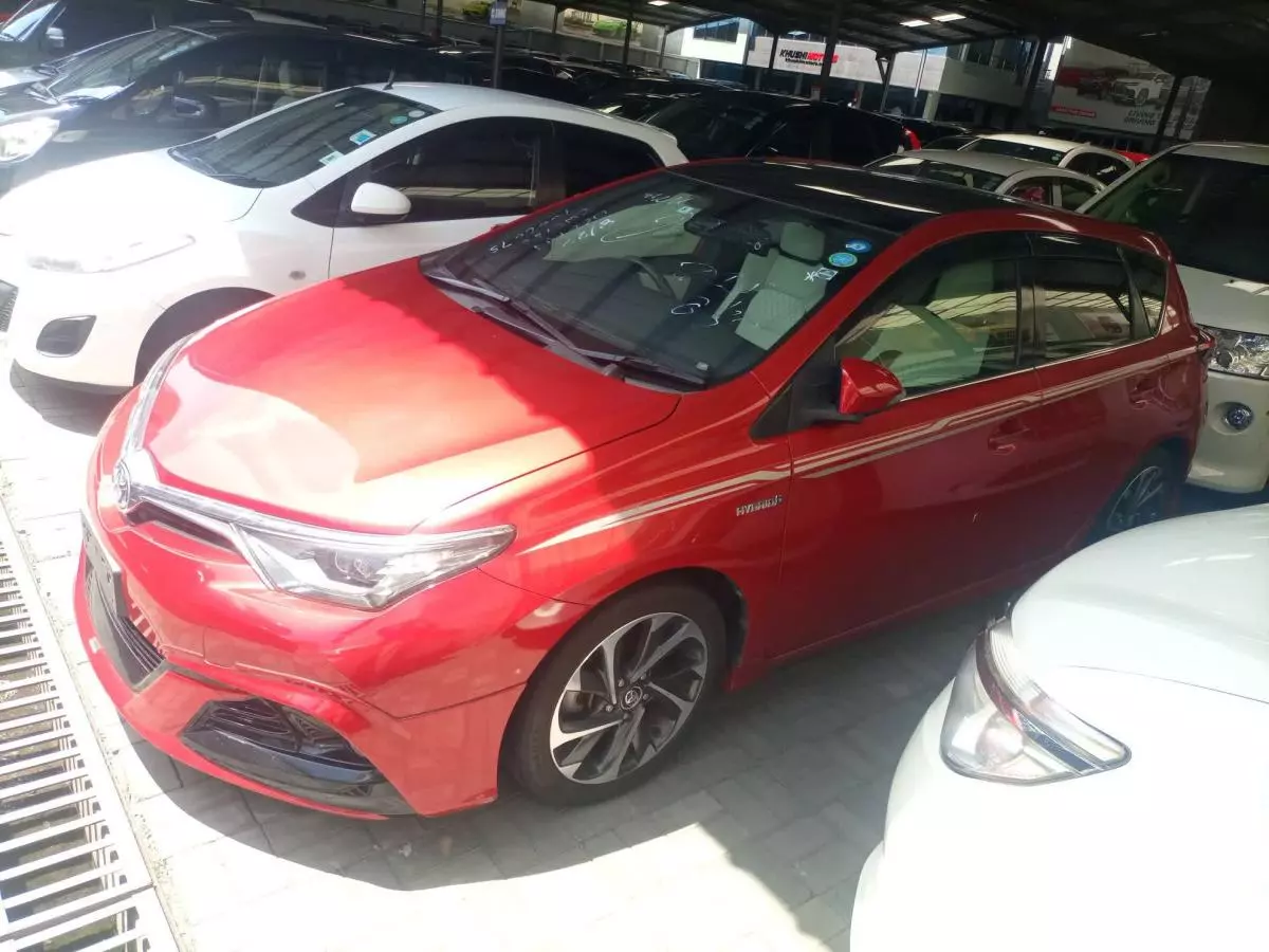 Toyota Auris Hybrid   - 2016